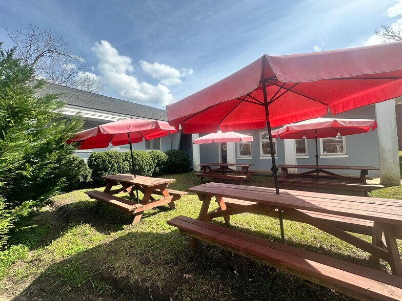 More Photos Of 118 S Main St, Greensboro Restaurant For Sale