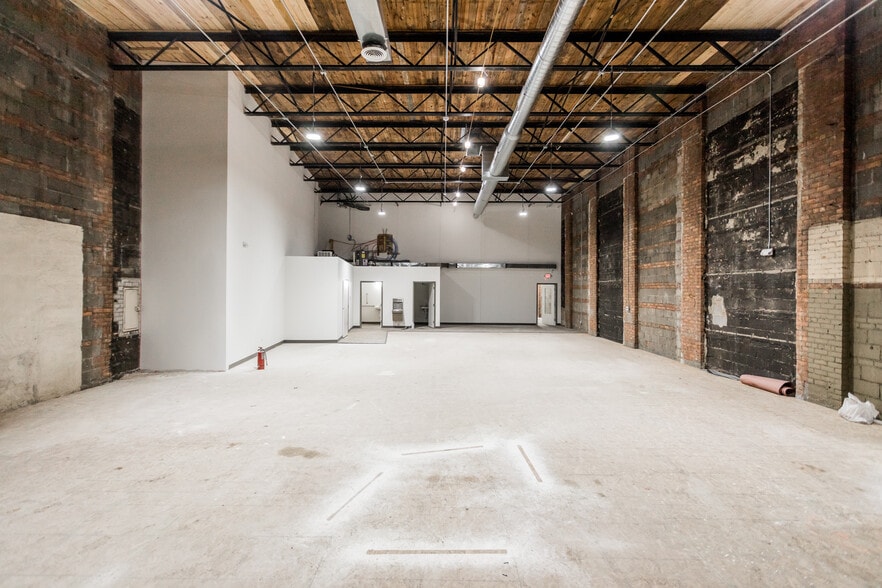 More Photos Of 6538-6540 Woodward Ave, Detroit Storefront Retail Office For Lease