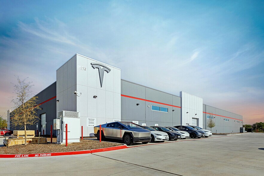 More Photos Of 5812 North Fwy, Fort Worth General Retail For Sale