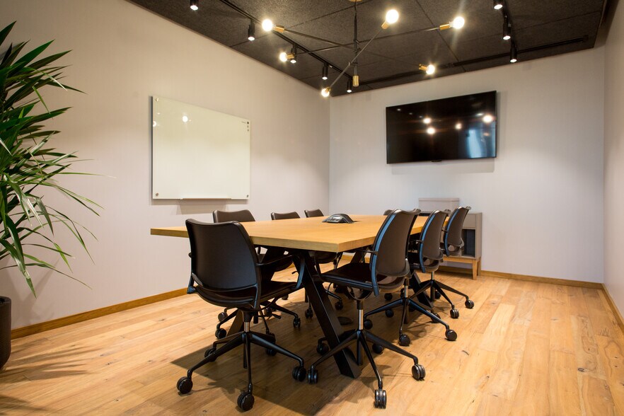 More Photos Of 101 S Tryon St, Charlotte Coworking Space
