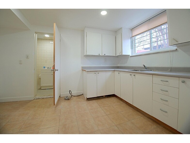 More Photos Of 40 Rue Principale, Gatineau Office For Sale