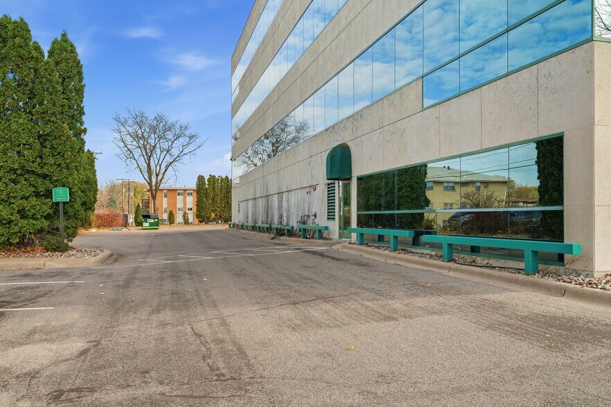 More Photos Of 941 Hillwind Rd NE, Minneapolis Medical For Sale