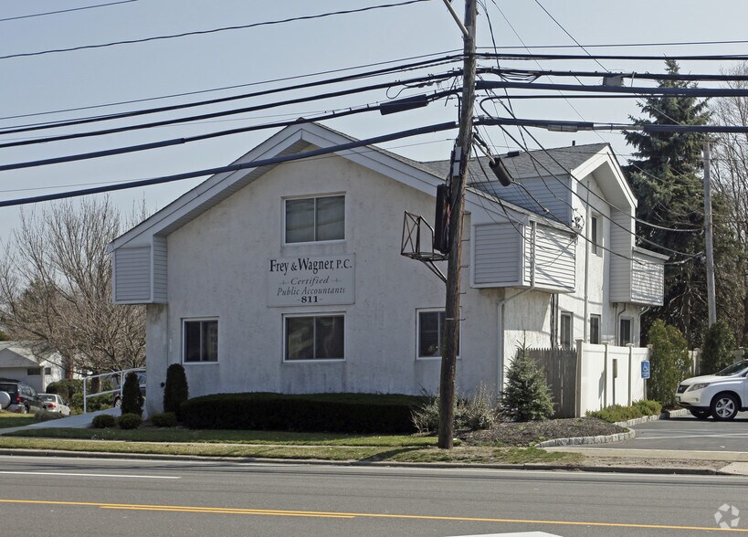 Primary Photo Of 811 Old Country Rd, Plainview Office Residential For Lease