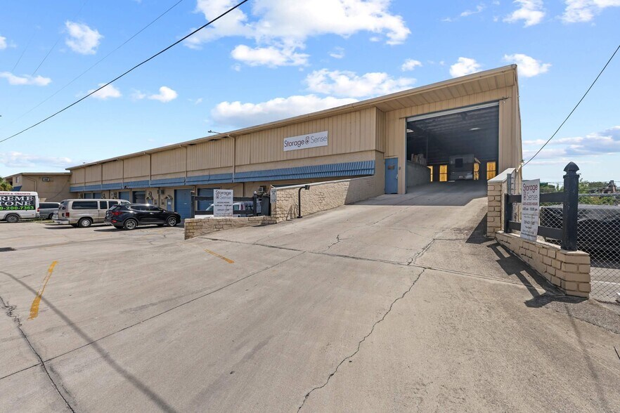 More Photos Of 5800 Houchin St, Naples Self Storage For Lease