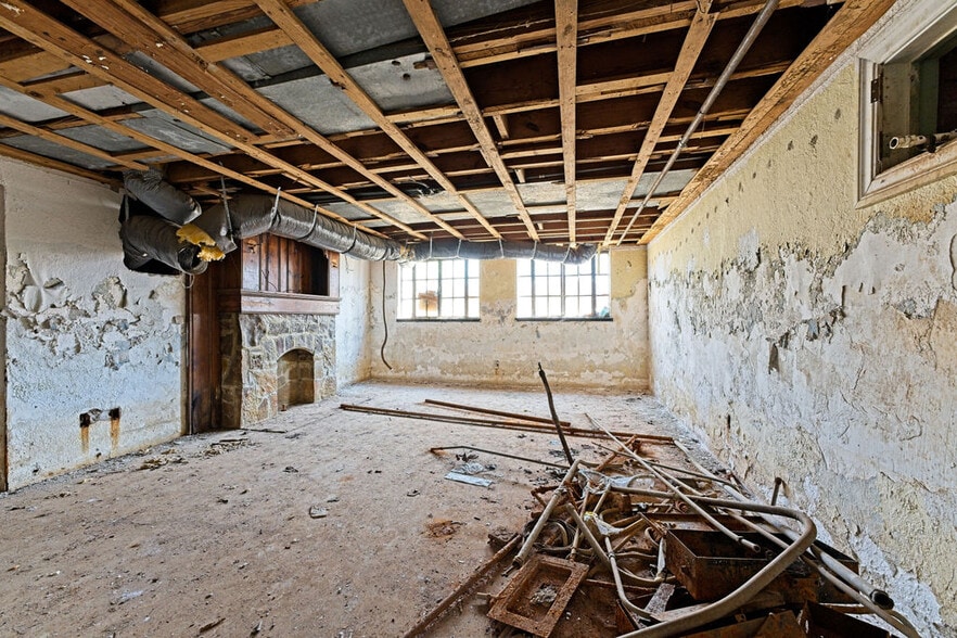More Photos Of 400 SW 28th St, Oklahoma City Specialty For Sale