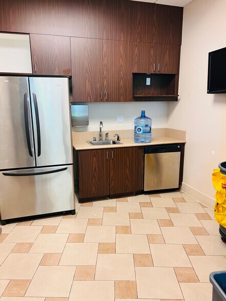 More Photos Of 2693 E Washington Blvd, Pasadena Medical For Lease