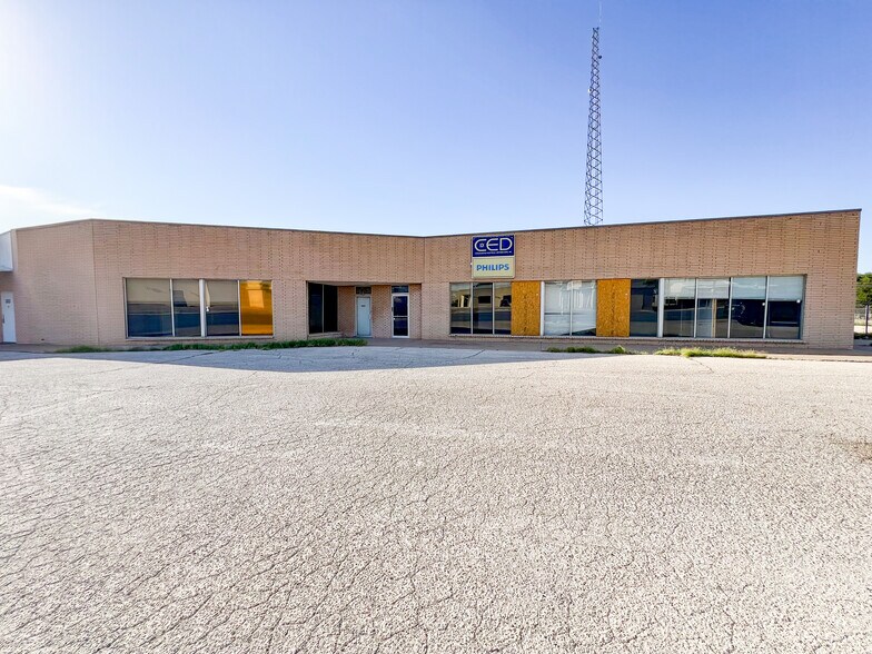 More Photos Of 305 E University Blvd, Odessa Storefront Retail Office For Lease