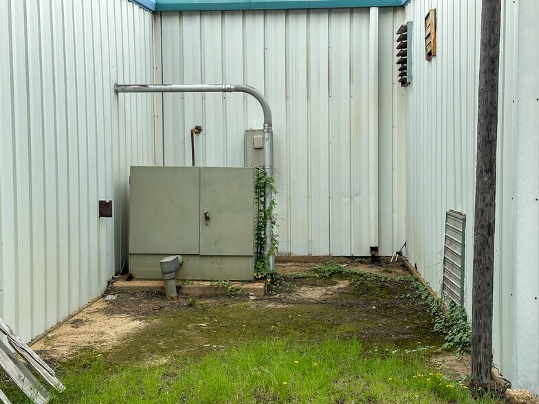 More Photos Of 101 Anvil St, Jacksonville Warehouse For Lease