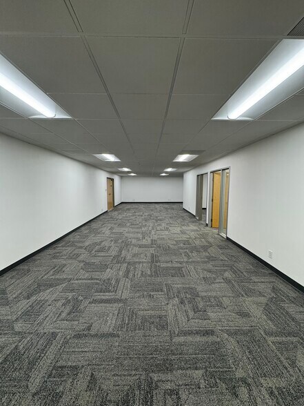 More Photos Of 10635-10665 W Vanowen St, Burbank Manufacturing For Lease