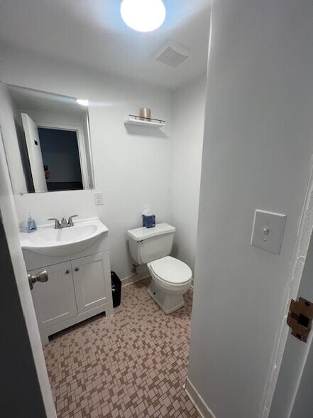 More Photos Of 813 E Michigan Ave, Ypsilanti Apartments For Lease