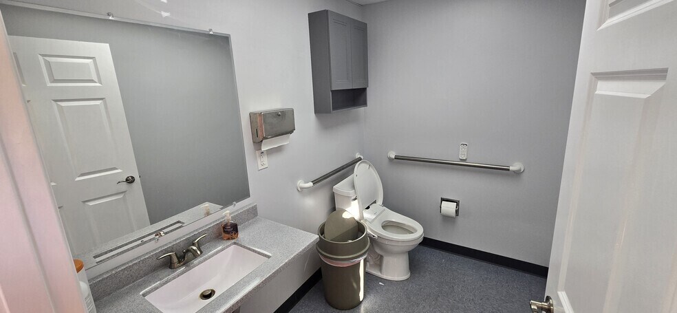 More Photos Of 2722 N 155th St, Basehor Office For Sale