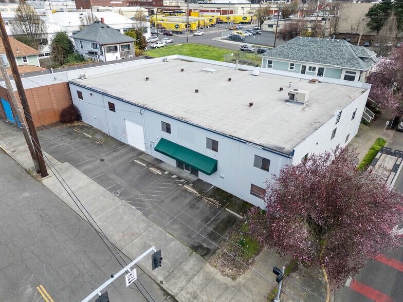 More Photos Of 120 NE 9th Ave, Portland Warehouse For Lease