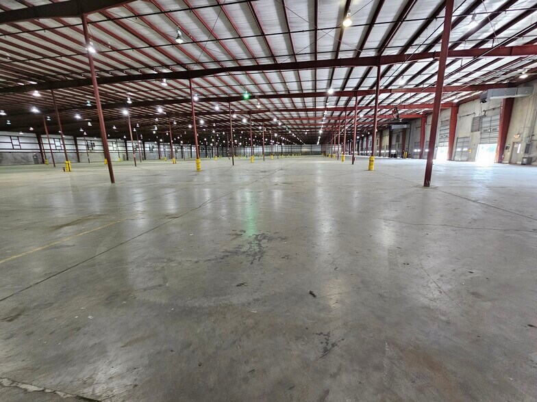 More Photos Of 4270 Chrysler Dr, Memphis Distribution For Lease