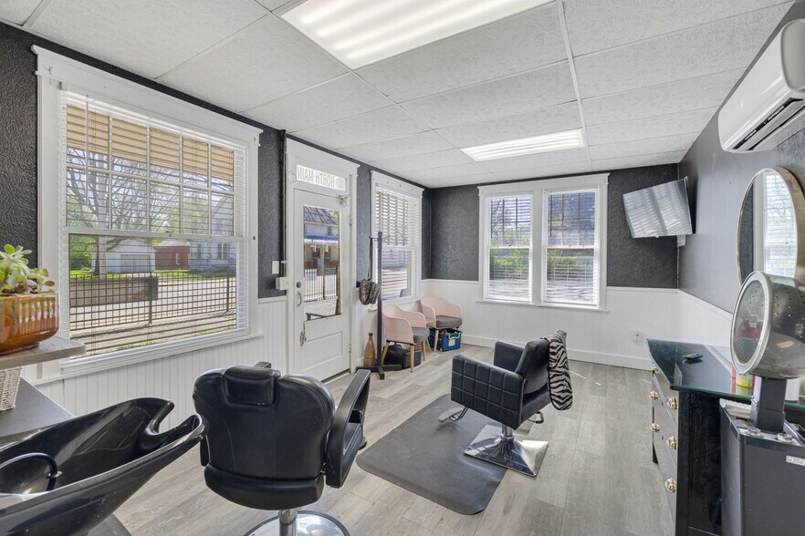 More Photos Of 305 N Main St, Ste Genevieve Storefront Retail Residential For Sale