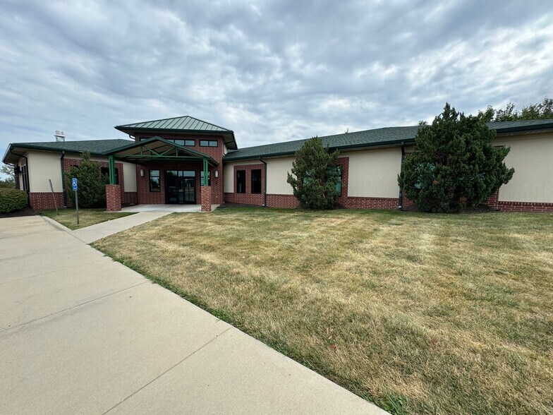 More Photos Of 15415 Pinehurst Dr, Basehor Office For Sale