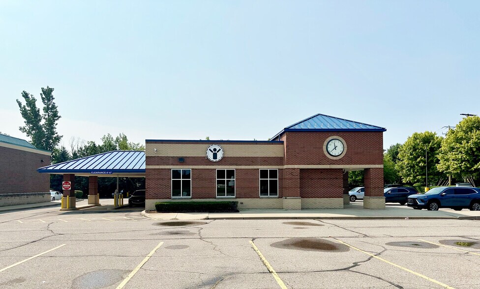 More Photos Of 48800-48884 Romeo Plank Rd, Macomb General Retail For Lease