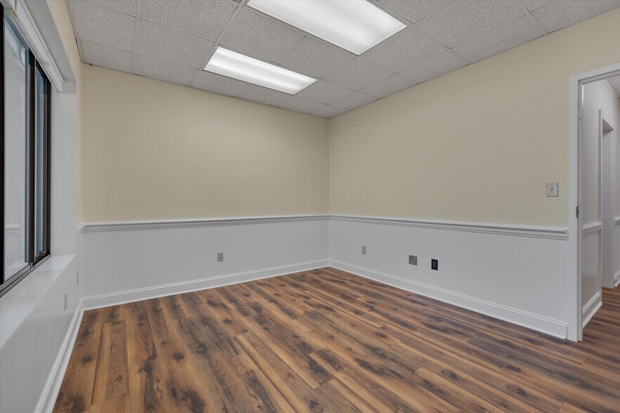 More Photos Of 1904 Front St, Durham Medical For Lease