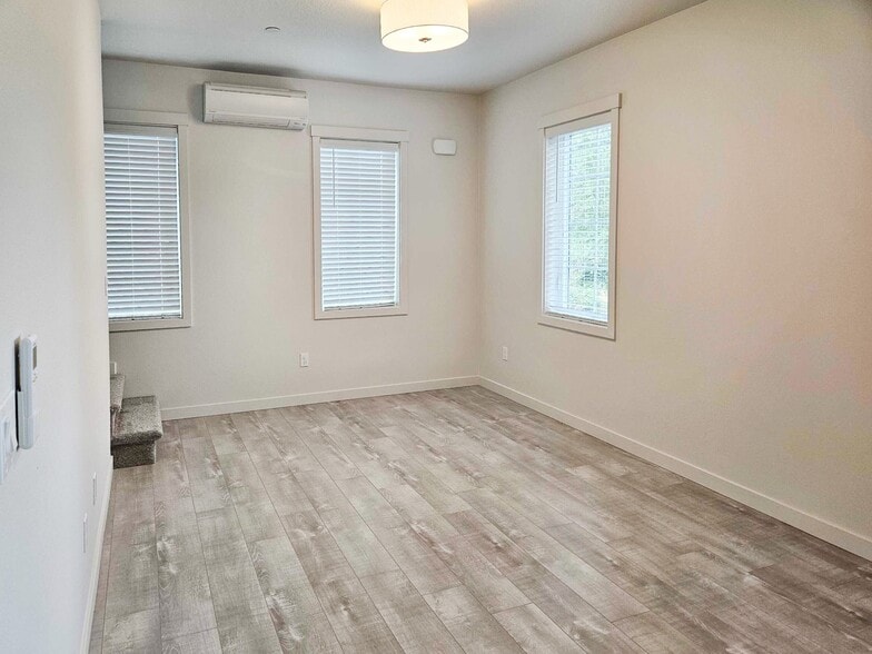 More Photos Of 2195 Audubon Ave SE, Salem Apartments For Sale