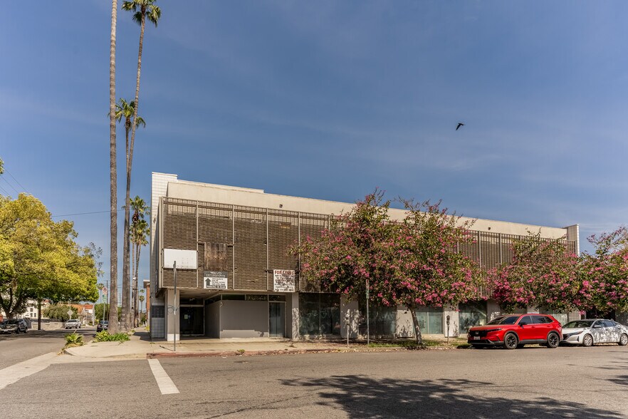 More Photos Of 14551-14555 Hamlin St, Van Nuys Medical For Sale