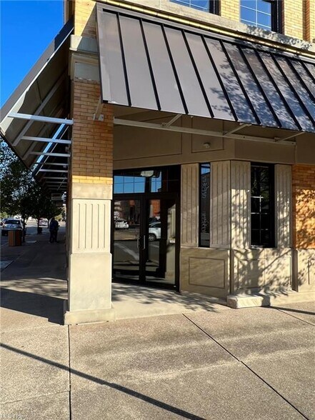 More Photos Of 212 E 3rd St, Uhrichsville Storefront Retail Office For Lease