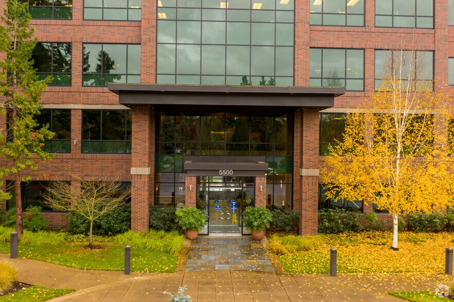 More Photos Of 5500 Meadows Rd, Lake Oswego Office For Lease