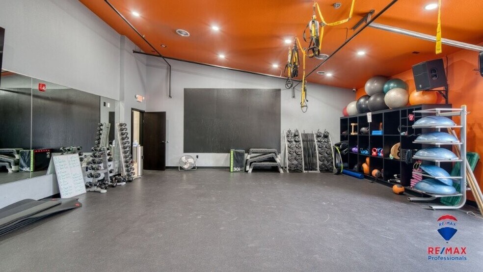 More Photos Of 5201 S Douglas Hwy, Gillette Bar For Sale