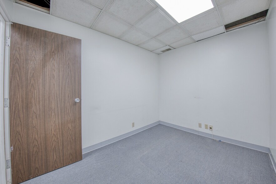 More Photos Of 226 Washington St, Newell Storefront Retail Residential For Sale
