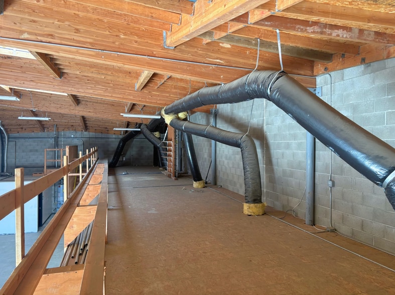 More Photos Of 3801 W Pacific Ave, Sacramento Warehouse For Lease