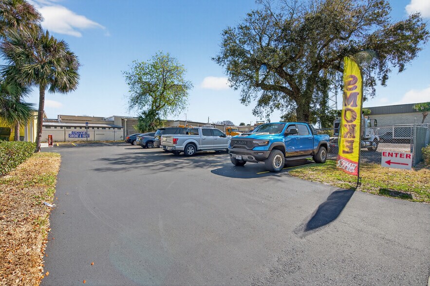 More Photos Of 517-519 W International Speedway Blvd, Daytona Beach Freestanding For Sale