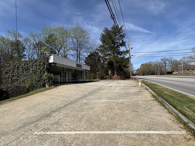 More Photos Of 488 SE Veterans Memorial Hwy, Mableton Freestanding For Sale