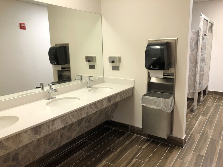 More Photos Of 3670 Maguire Blvd, Orlando Office For Lease