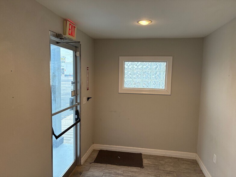 More Photos Of 2810 Hillcrest Dr, San Antonio Freestanding For Lease