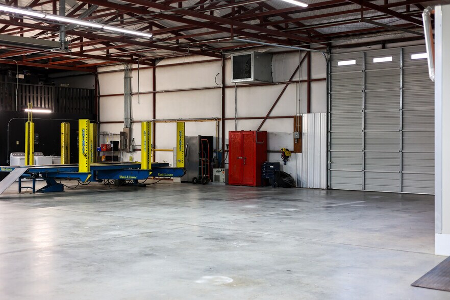 More Photos Of 2308 Icenhour Ct, Lenoir Industrial For Lease