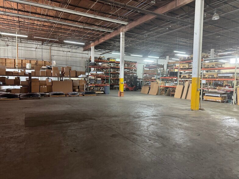 More Photos Of 7889 NW 98th St, Hialeah Gardens Warehouse For Lease