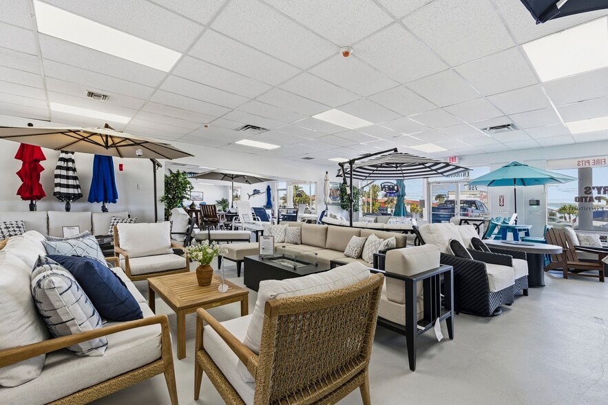 More Photos Of 750-758 Northlake Blvd, Lake Park Freestanding For Lease