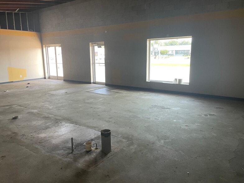 More Photos Of 2212-2218 Madison St, Clarksville General Retail For Lease