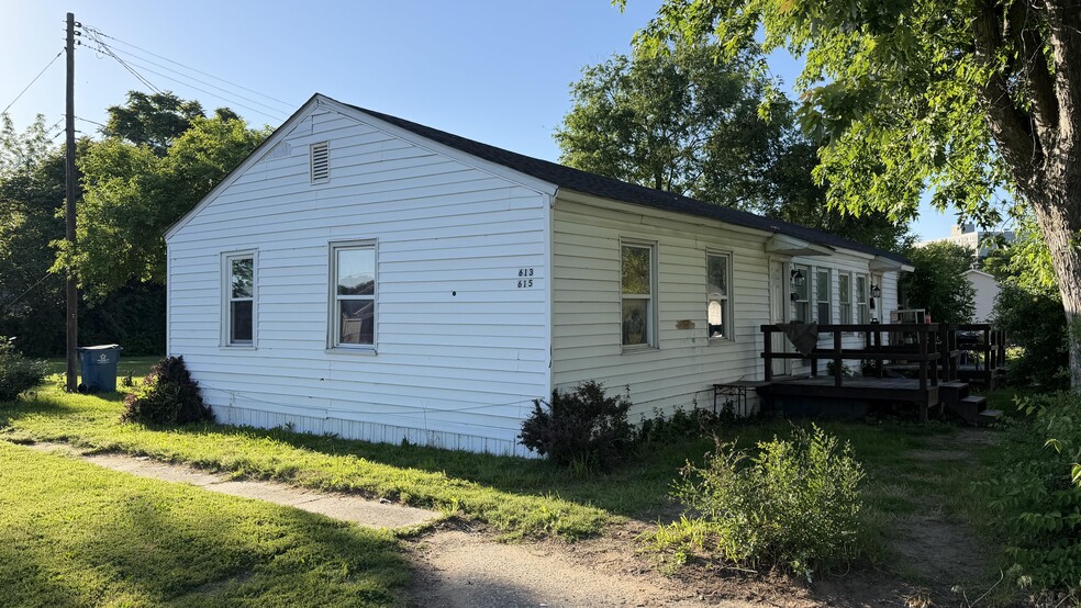 Primary Photo Of 613 Reed Dr, East Alton Apartments For Sale