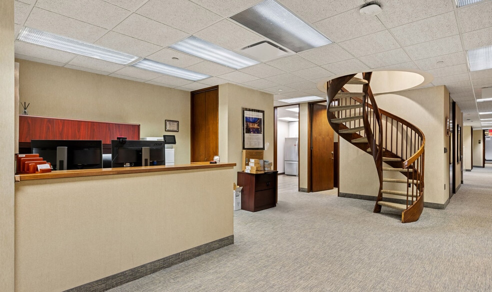 More Photos Of 60 E Us Highway 46, Fairfield Flex For Sale