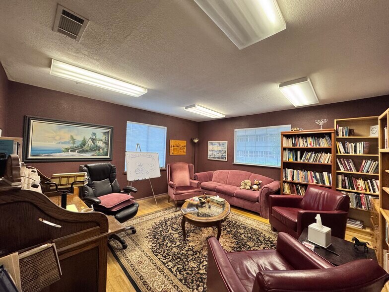 More Photos Of 1936 Shasta St, Redding Office For Sale