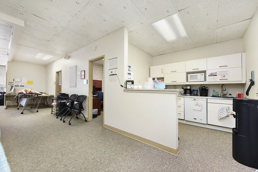 More Photos Of 5938-5948 Baum Blvd, Pittsburgh Medical For Lease
