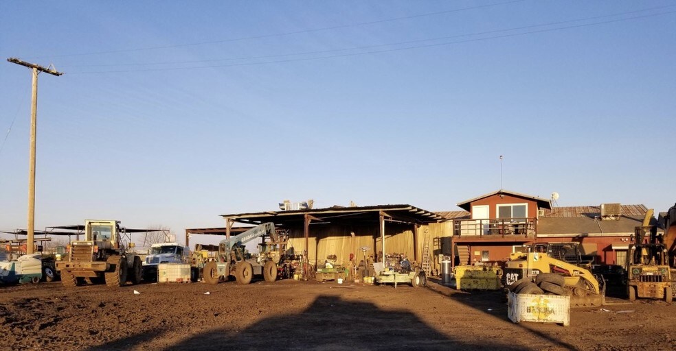 More Photos Of 3615 S K St, Tulare Recycling Center For Sale