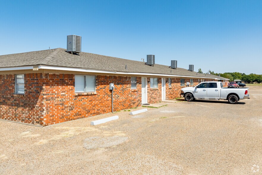 More Photos Of 1725 E 1st St, Dumas Multifamily For Sale