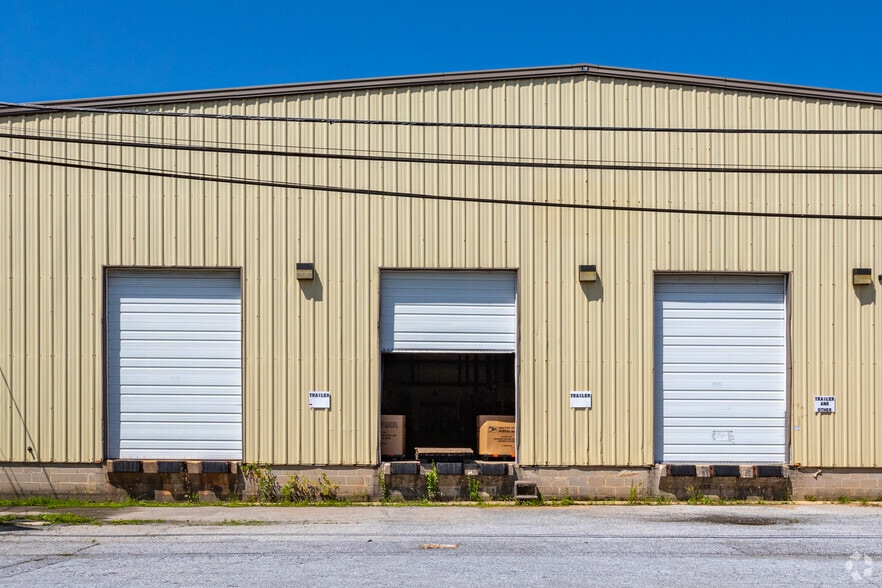 More Photos Of 4 Copper Dr, Wilmington Warehouse For Lease