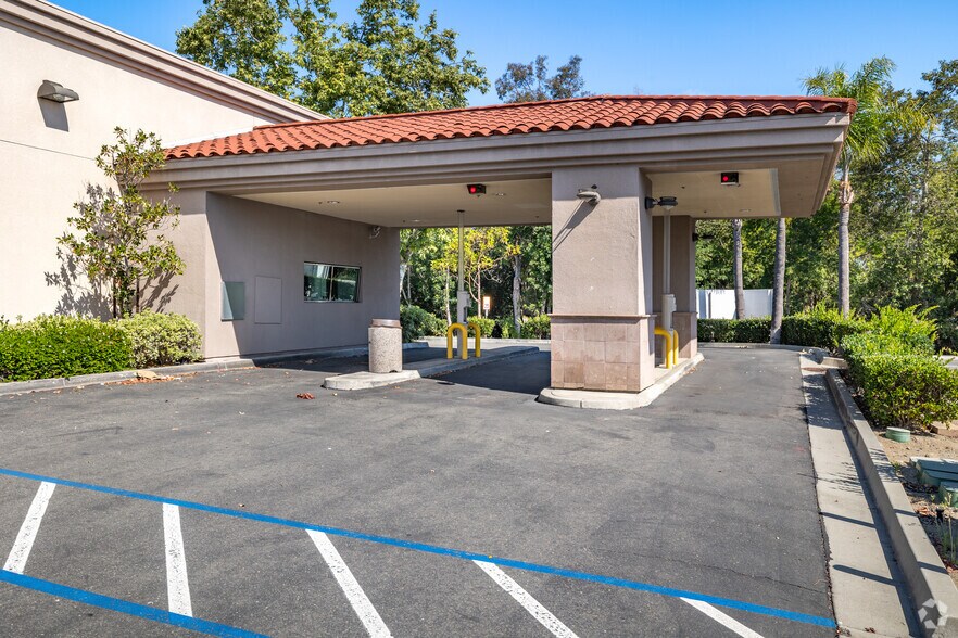 More Photos Of 640 Hacienda Dr, Vista Storefront For Sale