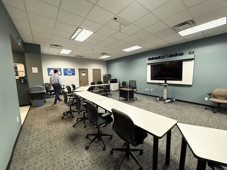 More Photos Of 2139 Kalamazoo Ave SE, Grand Rapids Warehouse For Sale