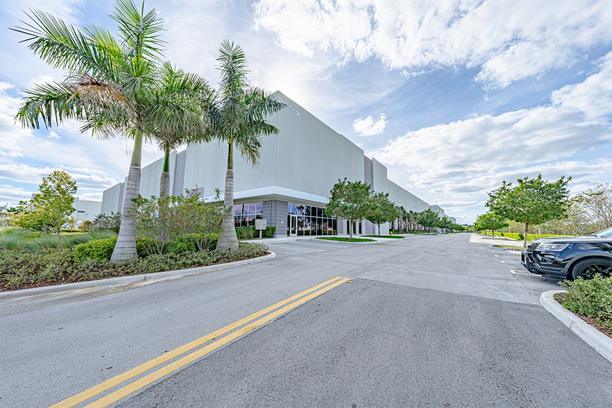 More Photos Of 12000 NW 39 St, Coral Springs Unknown For Lease