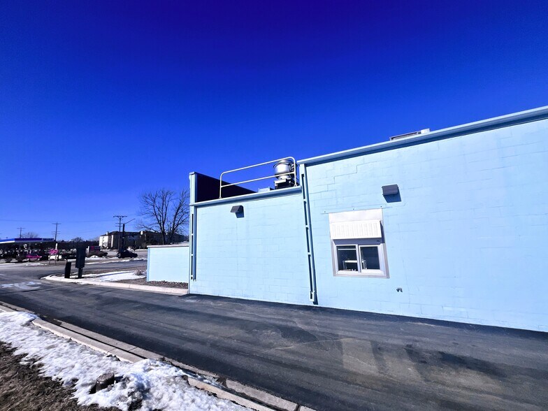 More Photos Of 5091 W Brown Deer Rd, Milwaukee Freestanding For Sale