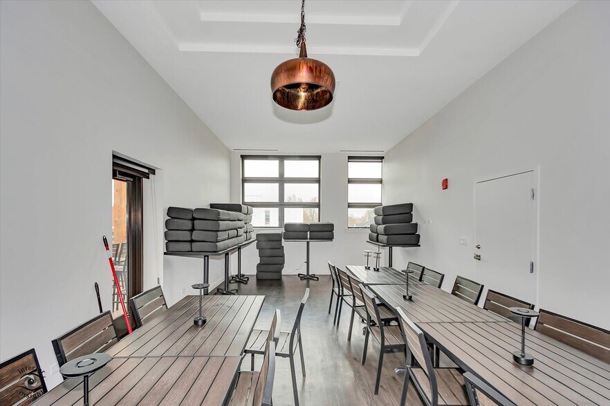 More Photos Of 140 Washington Sq, Washington General Retail For Sale