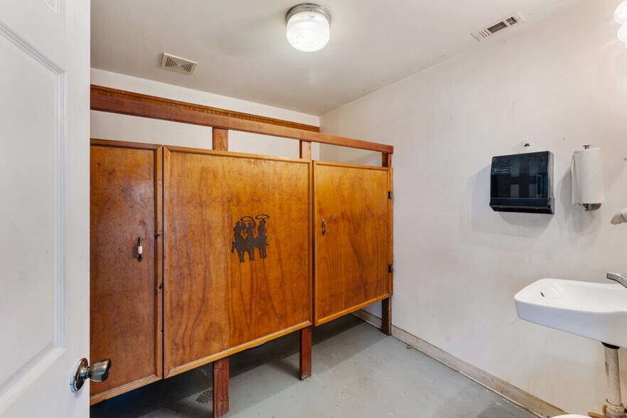 More Photos Of 1585 Patton Rd, Rosenberg Service For Sale