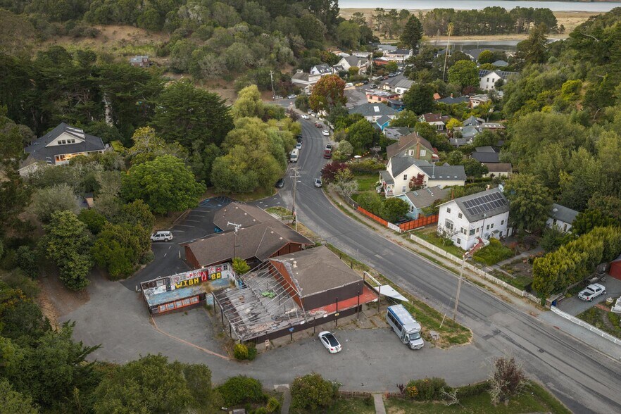 More Photos Of 16-22 Brighton Avenue, Bolinas General Retail For Sale